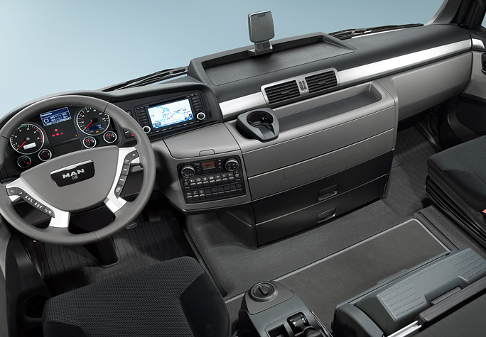 XL кабина Свободный проход между дверьми, почти ровный пол